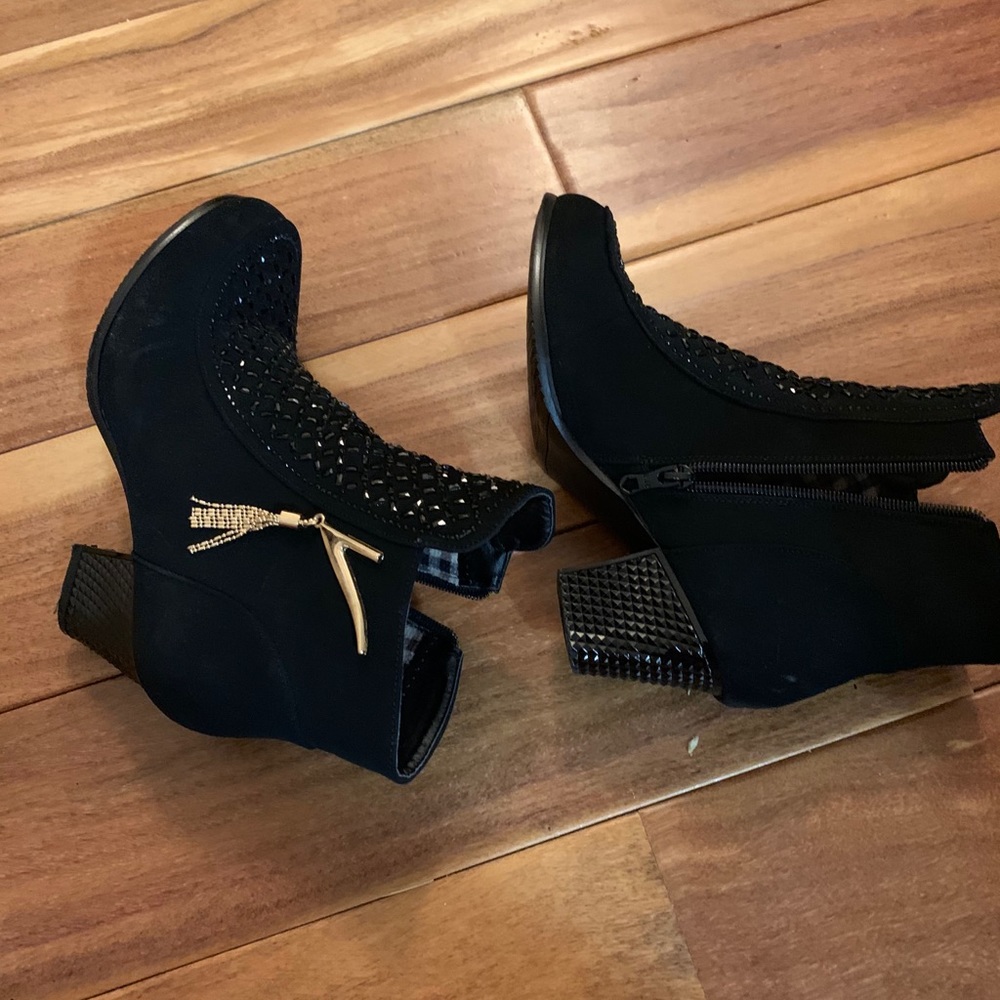 Ankle booties - Picture 2 of 5